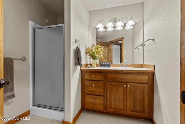 $1,000,000 | 438 Berry Hill, Cocolalla, ID 83813