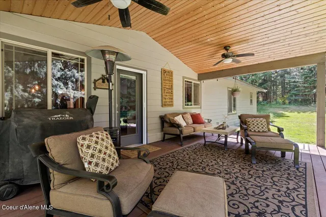 $1,000,000 | 438 Berry Hill, Cocolalla, ID 83813