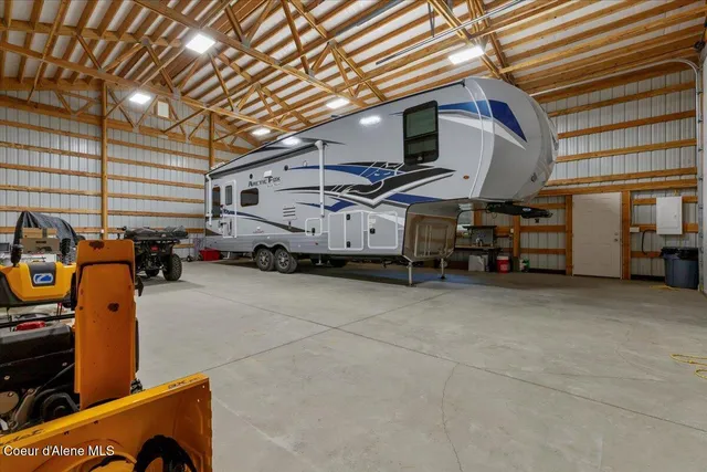 $1,000,000 | 438 Berry Hill, Cocolalla, ID 83813