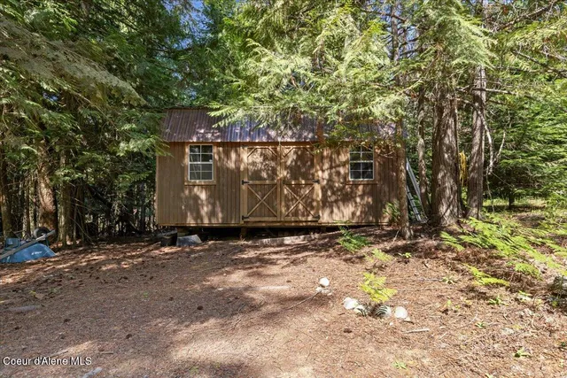 $1,000,000 | 438 Berry Hill, Cocolalla, ID 83813