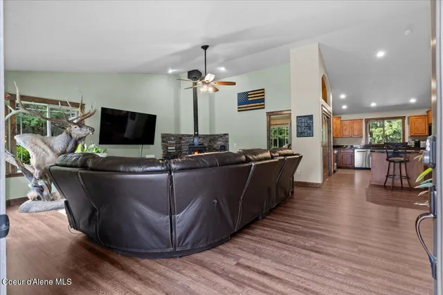 $1,000,000 | 438 Berry Hill, Cocolalla, ID 83813