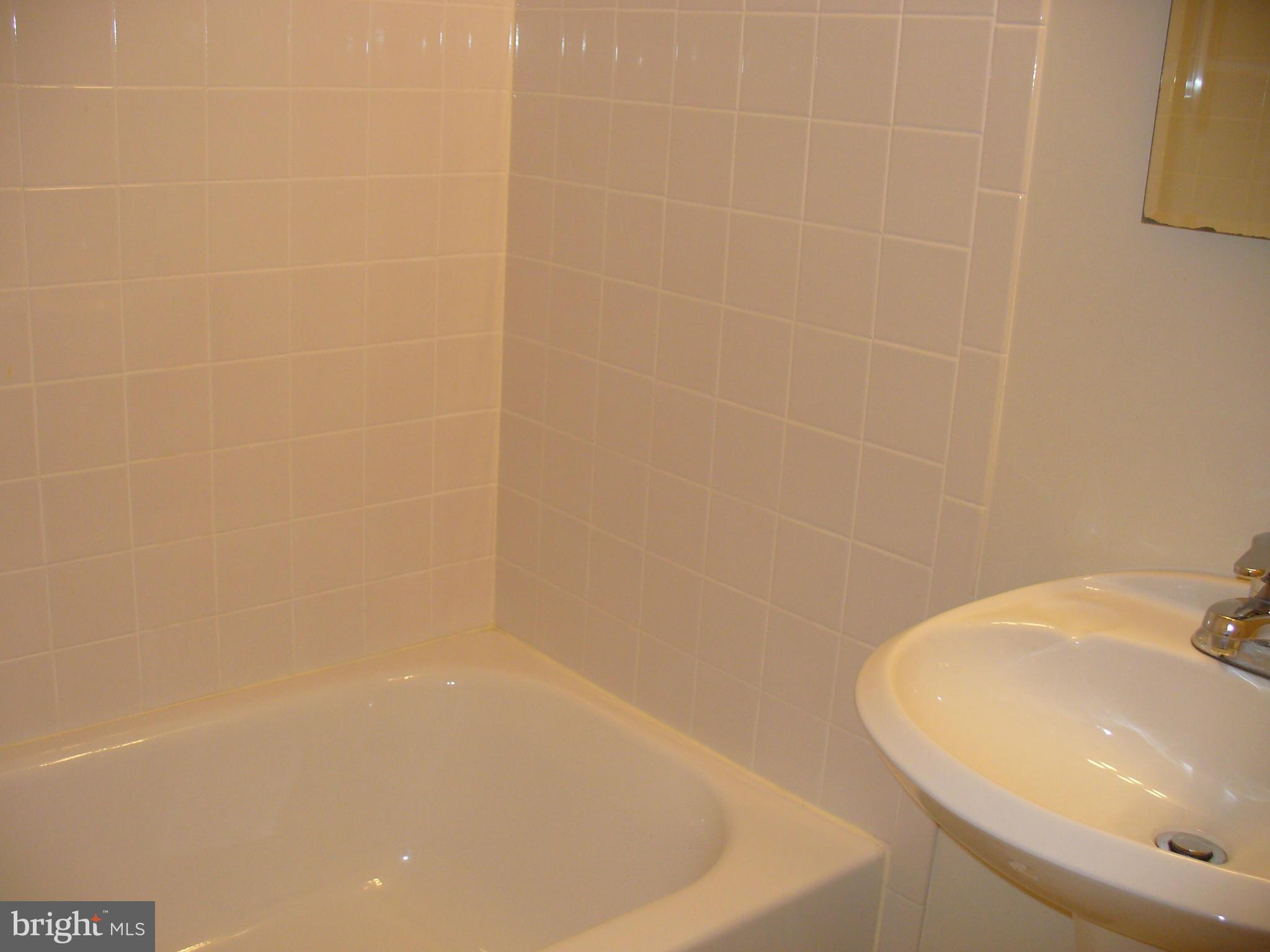 14331 Twig Road Silver Spring, MD 20905 - Photo 27 of 27 a bathroom with a bathtub