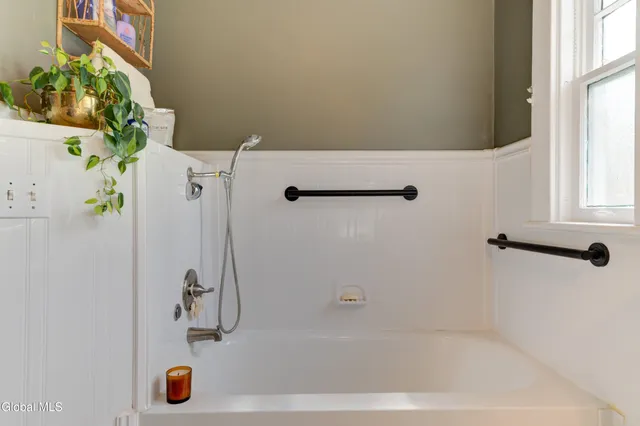 $319,000 | 1053 Brierwood Boulevard, Schenectady, NY 12308