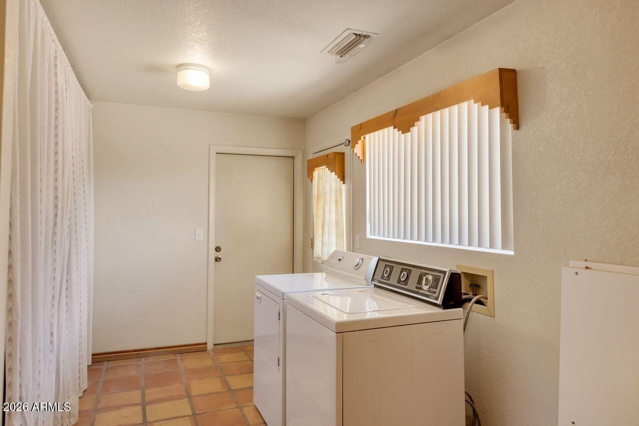 949 Rabbit Run Clarkdale, AZ 86324 - Photo 20 of 46 a utility room with dryer and washer
