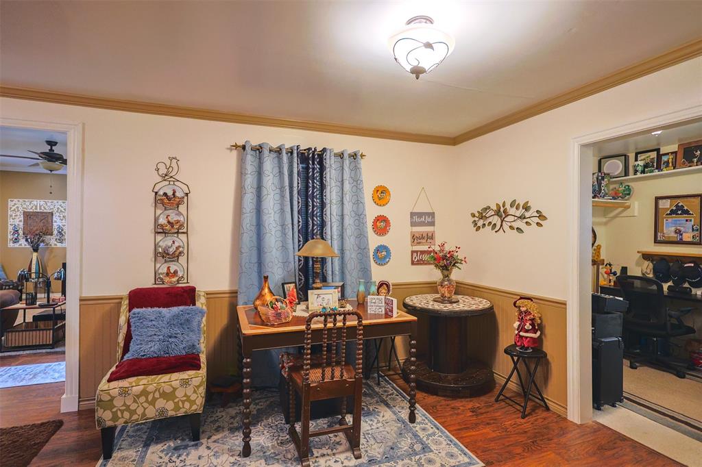 309 Tejas Trail Springtown, TX 76082 - Photo 9 of 40 a room with furniture a rug and a window