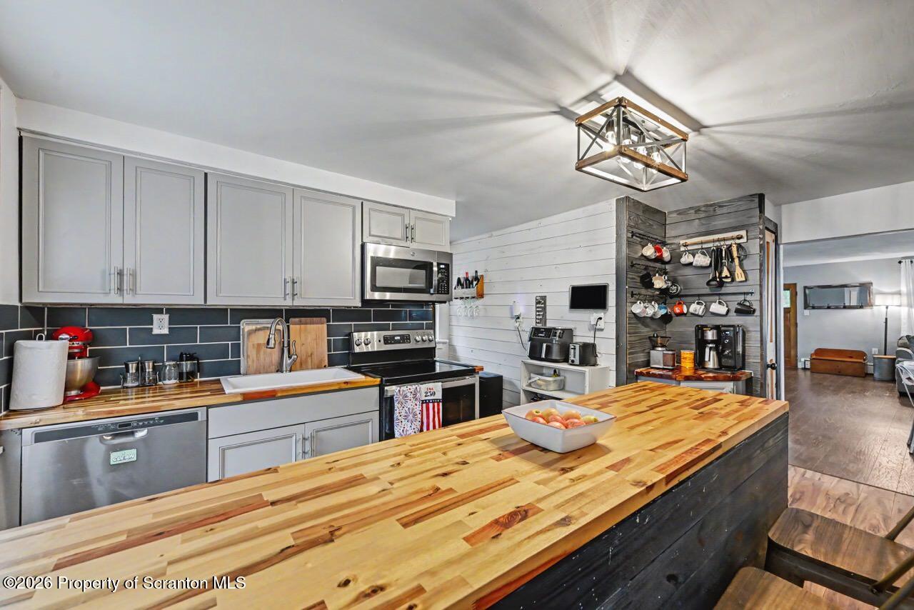 311 Knapp Road Clarks Summit, PA 18411 - Photo 21 of 58 Kitchen