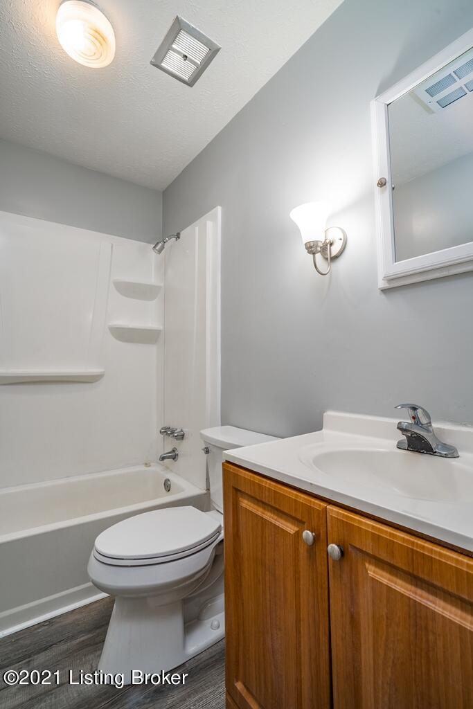 704 McCoun Road Smithfield, KY 40068 - Photo 17 of 49 Bathroom 1