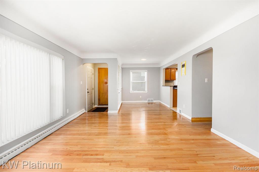 1855 Prestwick Road Grosse Pointe Woods, MI 48236 - Photo 3 of 21 Gallery Image 3