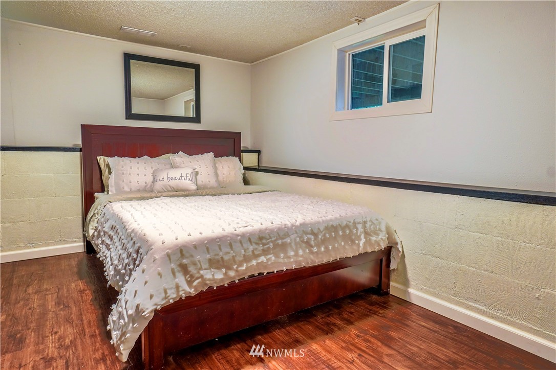 448 Windsor Way Northeast Renton, WA 98056 - Photo 14 of 20 a bed sitting in a bedroom next to a window