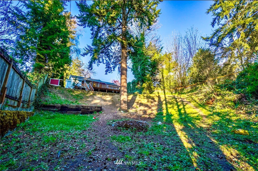448 Windsor Way Northeast Renton, WA 98056 - Photo 18 of 20 a view of yard with green space