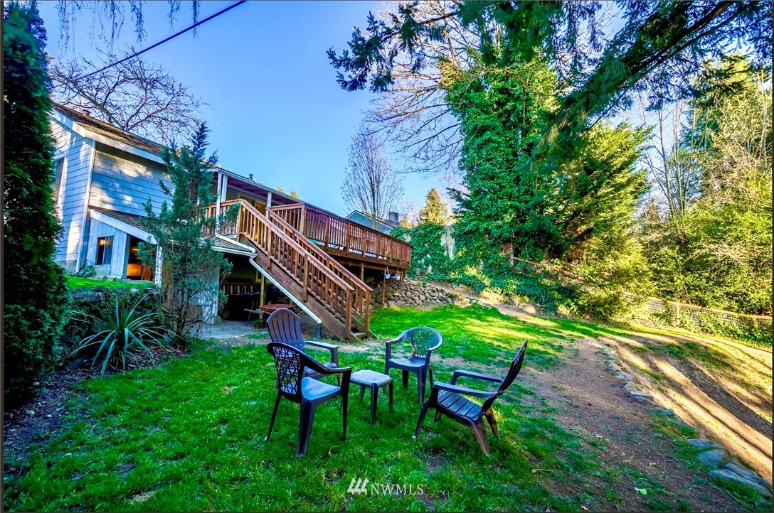 448 Windsor Way Northeast Renton, WA 98056 - Photo 20 of 20 a backyard of a house with table and chairs