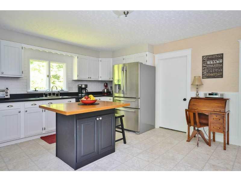 24 Presumpscot Road Windham, ME 04062 - Photo 6 of 34 Kitchen.