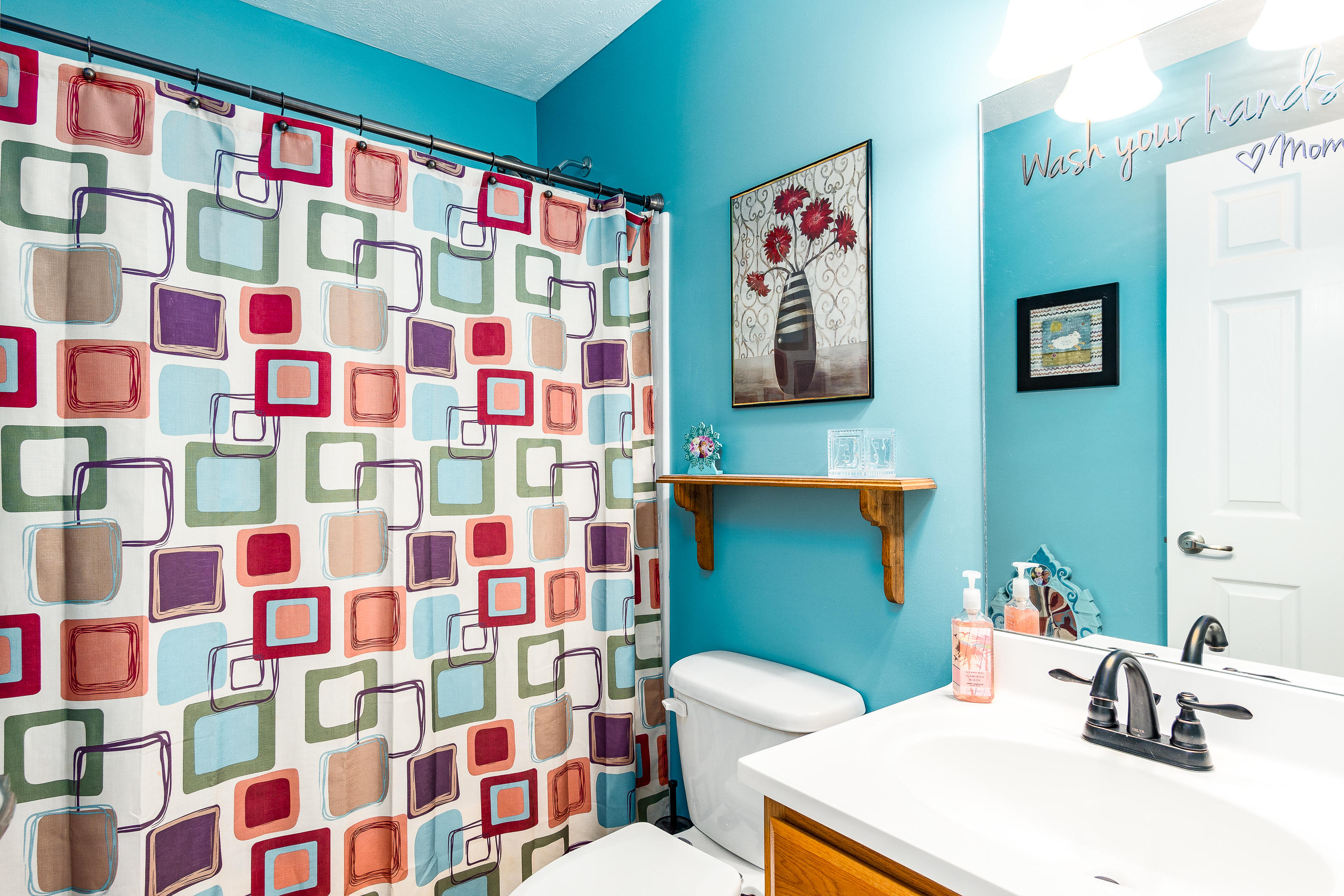 145 John Taylor Road Elizabethton, TN 37643 - Photo 14 of 17 Guest Bathroom