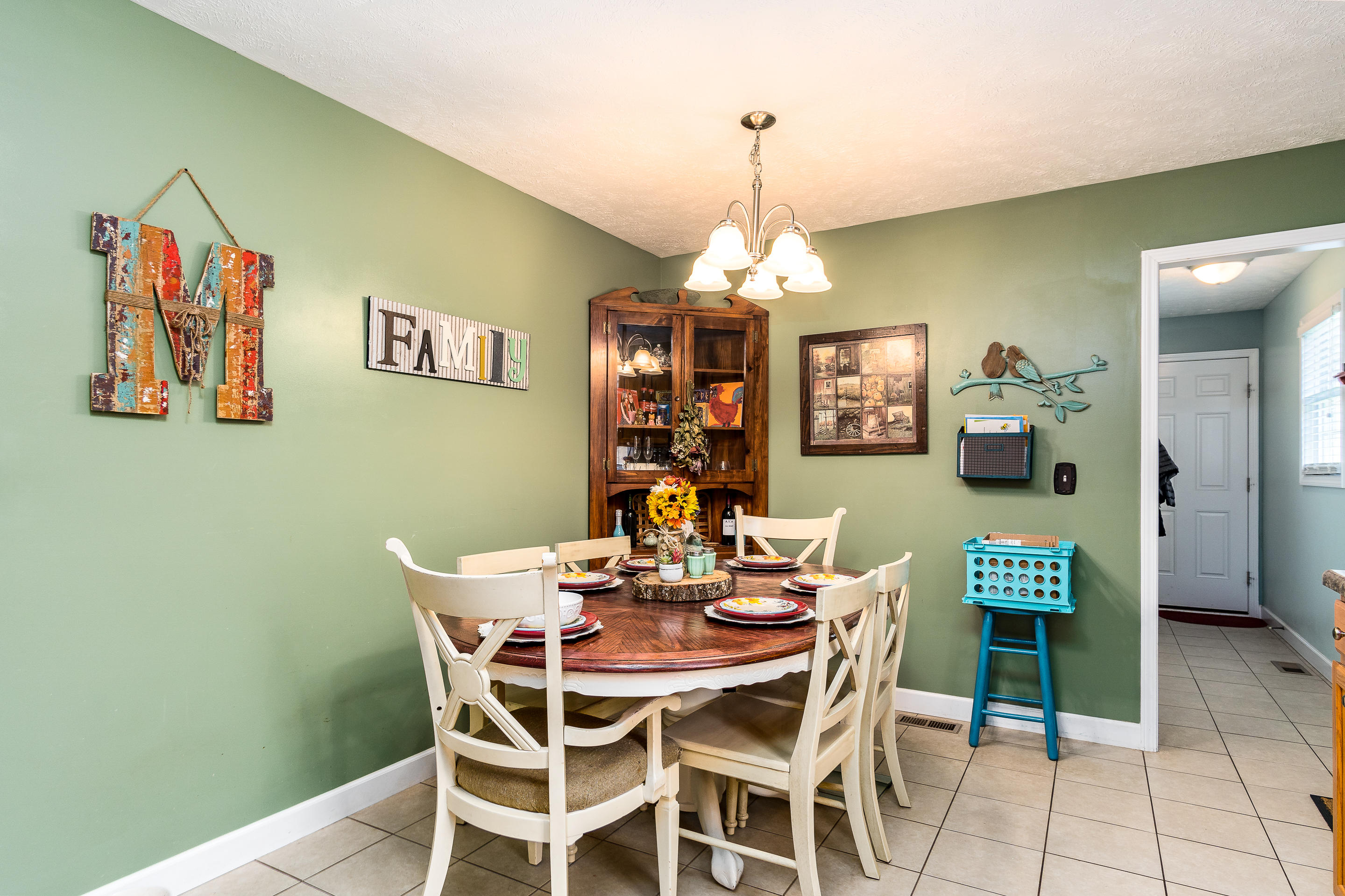 145 John Taylor Road Elizabethton, TN 37643 - Photo 8 of 17 Dining Space