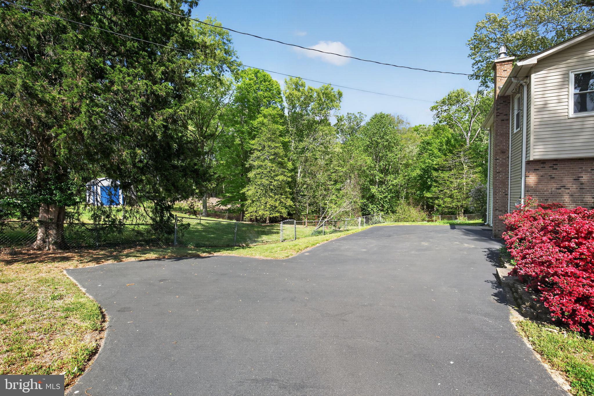 14004 South Springfield Road Brandywine, MD 20613 - Photo 5 of 54 Huge driveway