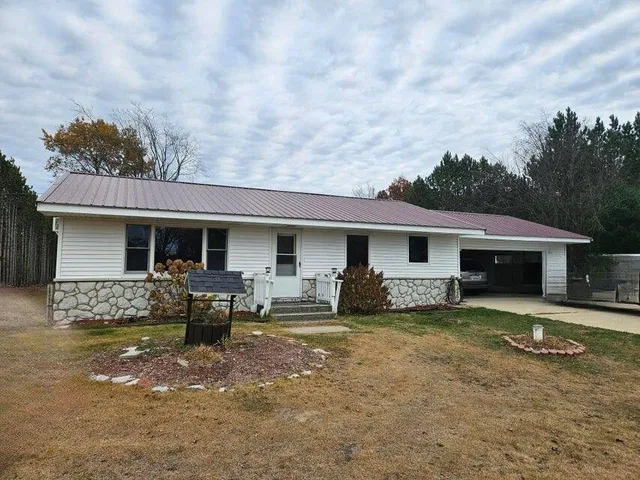 $220,000 | 7420 North Oceana Drive, Hart, MI 49420