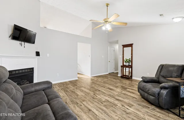 $325,000 | 8212 Oak Terrace Lane, Powell, TN 37849