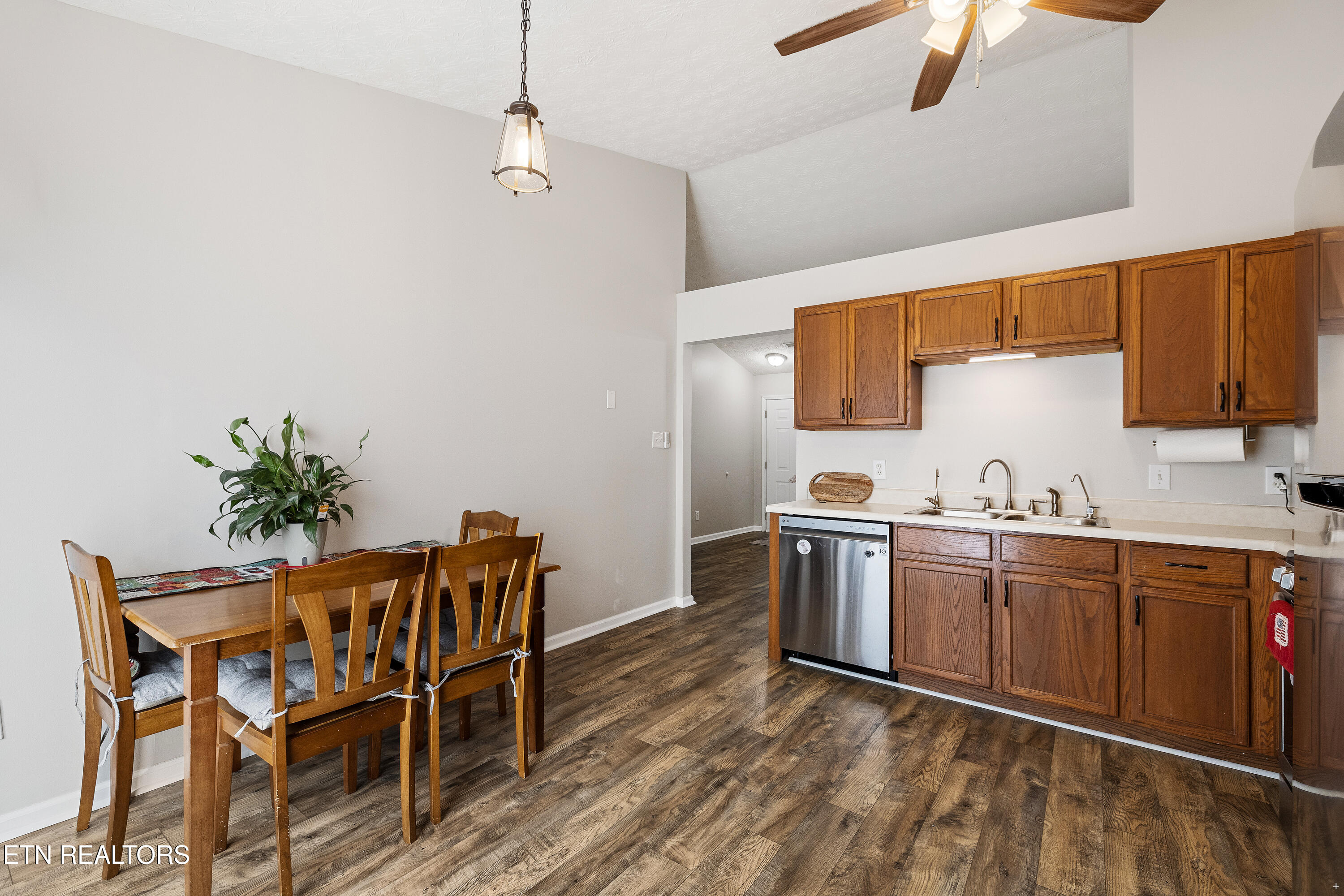 8212 Oak Terrace Lane Powell, TN 37849 - Photo 8 of 20 Positive Perceptions-6