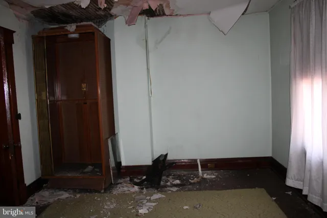 a view of walk in closet