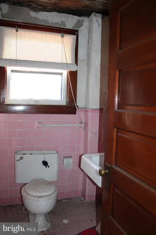 a view of balcony with floor