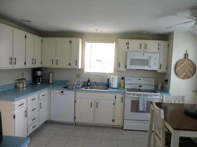 $999,000 | 18-20 Will Drive, Canton, MA 02021