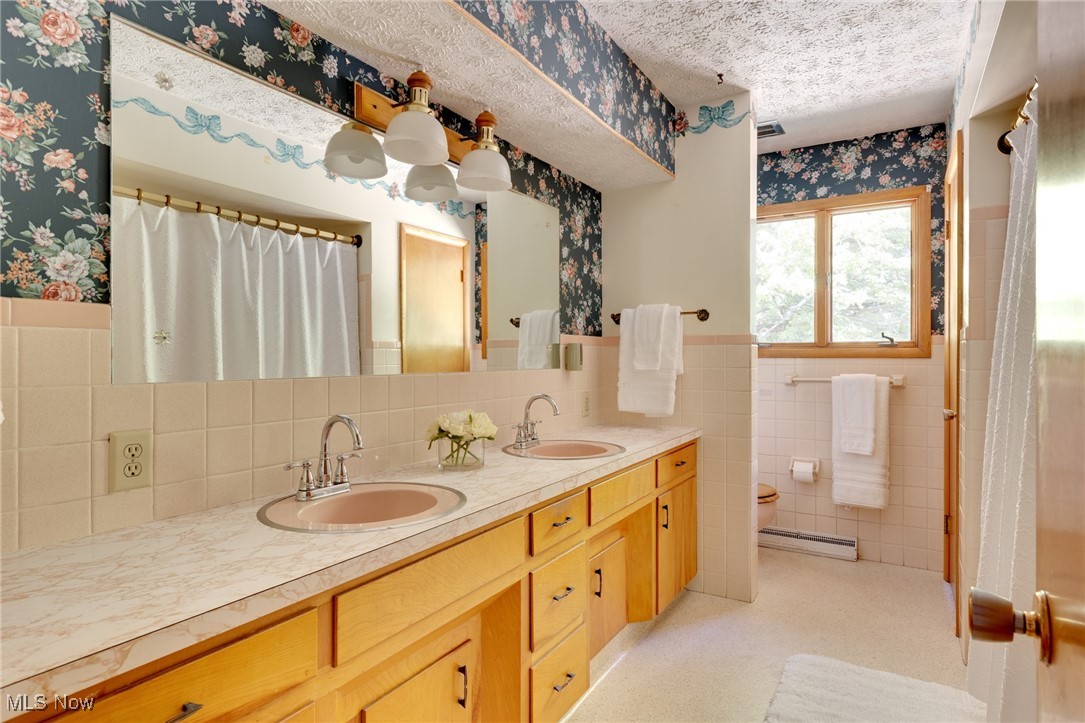 3433 Greenwich Road Barberton, OH 44203 - Photo 13 of 41 Full bath on the main floor.