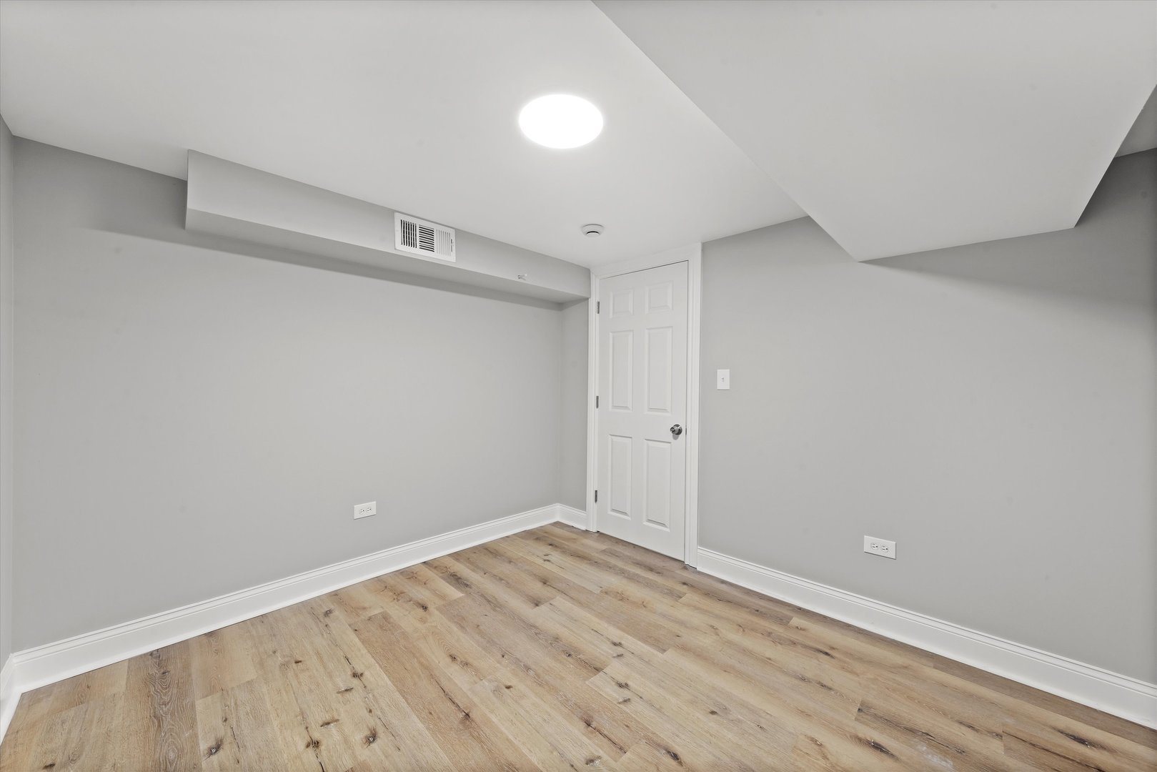 10344 South State Street Chicago, IL 60628 - Photo 22 of 30 a view of an empty room