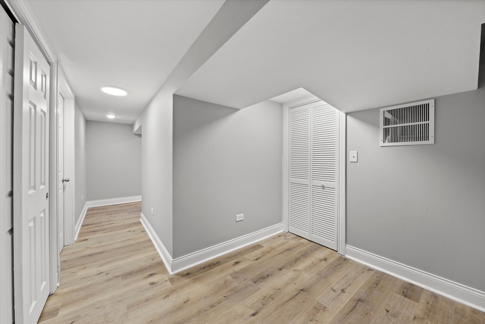 10344 South State Street Chicago, IL 60628 - Photo 23 of 30 an empty room with wooden floor and windows