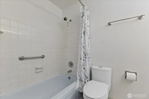 $359,000 | 11006 Northeast 68th Street, Unit 819, Kirkland, WA 98033
