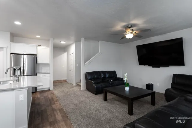 $480,000 | 262 South Riggs Spg Avenue, Meridian, ID 83642