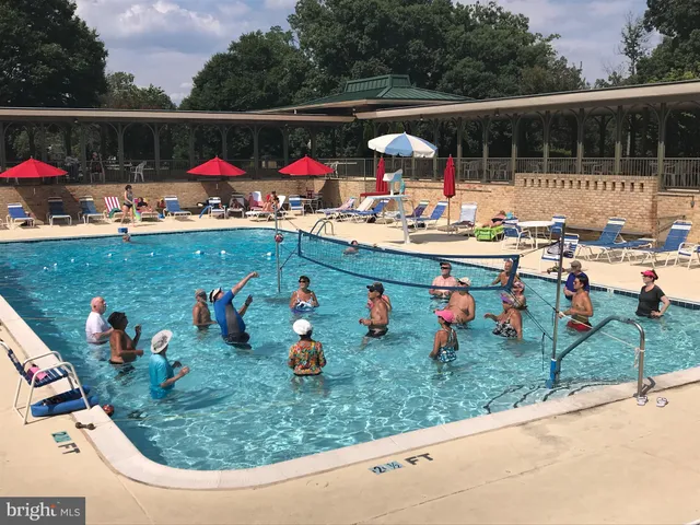 $194,900 | 15401 Bassett Lane, Unit 452E, Silver Spring, MD 20906