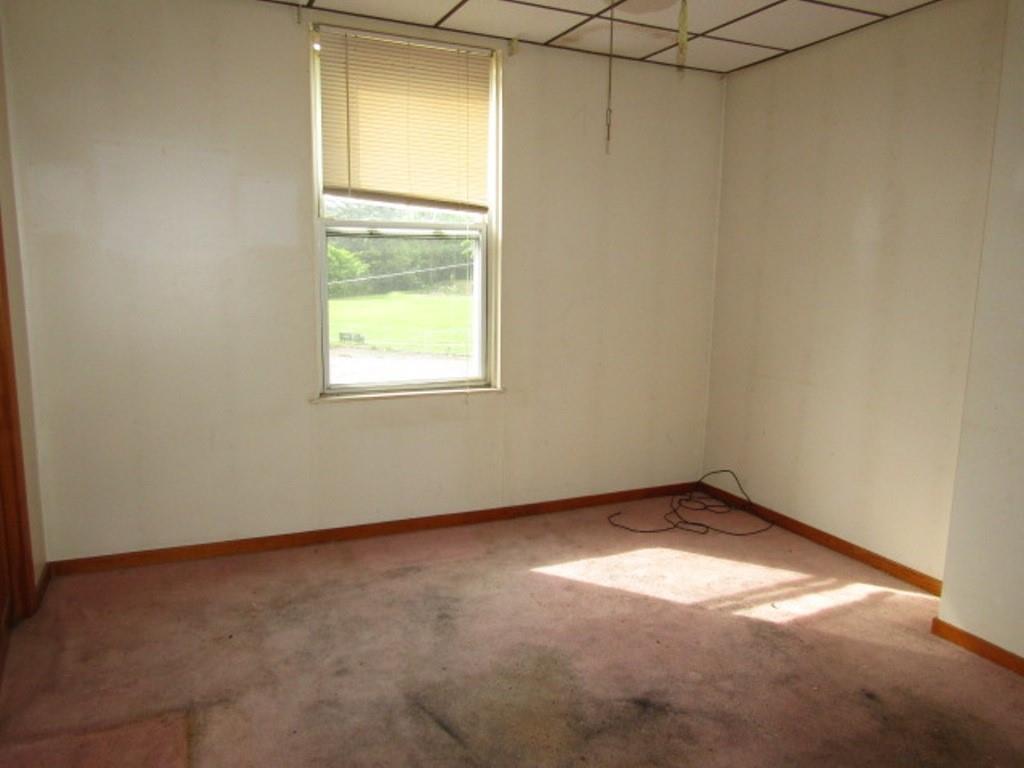 1214 1/2 3rd Street McKees Rocks, PA 15136 - Photo 20 of 28 an empty room with a window