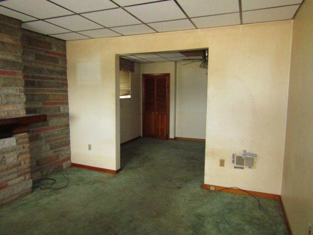 1214 1/2 3rd Street McKees Rocks, PA 15136 - Photo 5 of 28 a view of a room that has a window in it