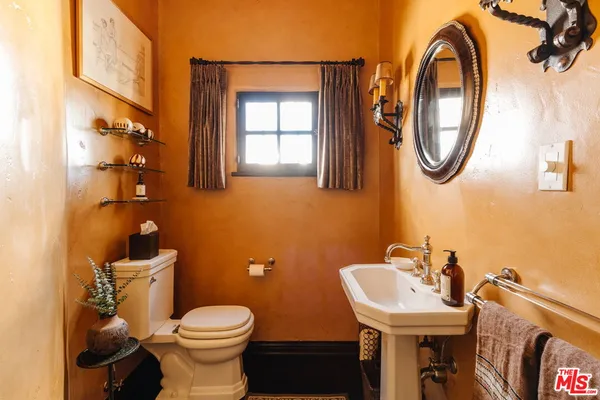 $2,695,000 | 200 South Mansfield Avenue, Los Angeles, CA 90036