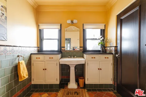 $2,695,000 | 200 South Mansfield Avenue, Los Angeles, CA 90036