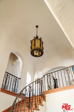 $2,695,000 | 200 South Mansfield Avenue, Los Angeles, CA 90036