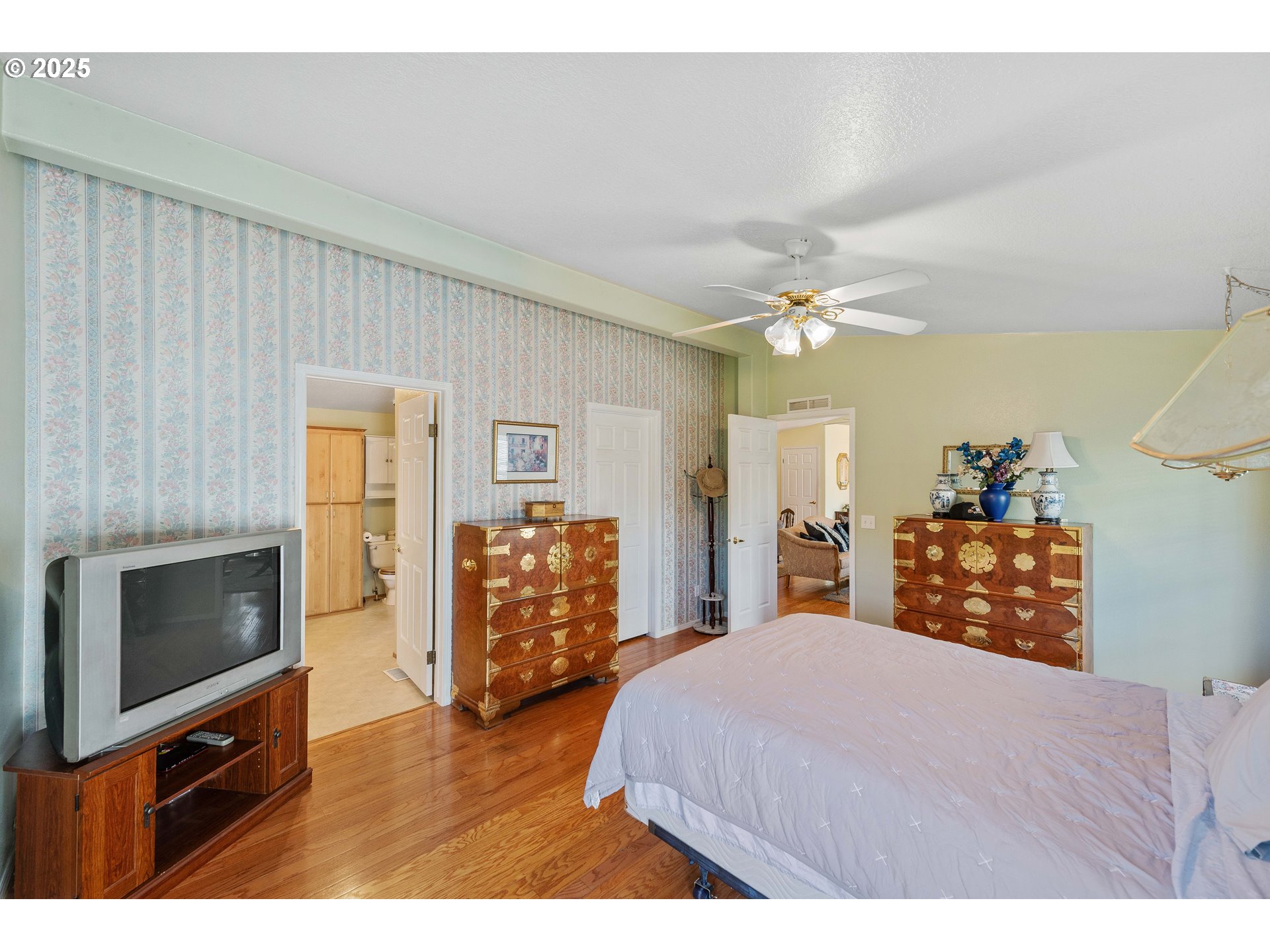 1615 Kristi Loop Lakeside, OR 97449 - Photo 17 of 38 a bedroom with a bed and a television