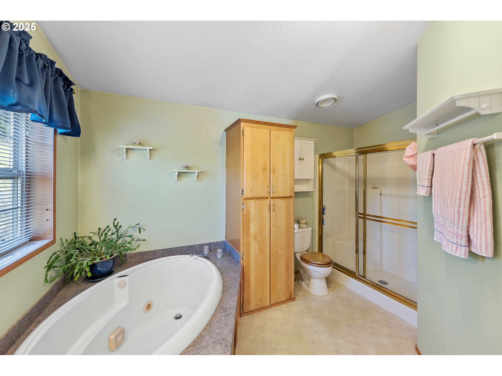 1615 Kristi Loop Lakeside, OR 97449 - Photo 19 of 38 a bathroom with a tub and shower