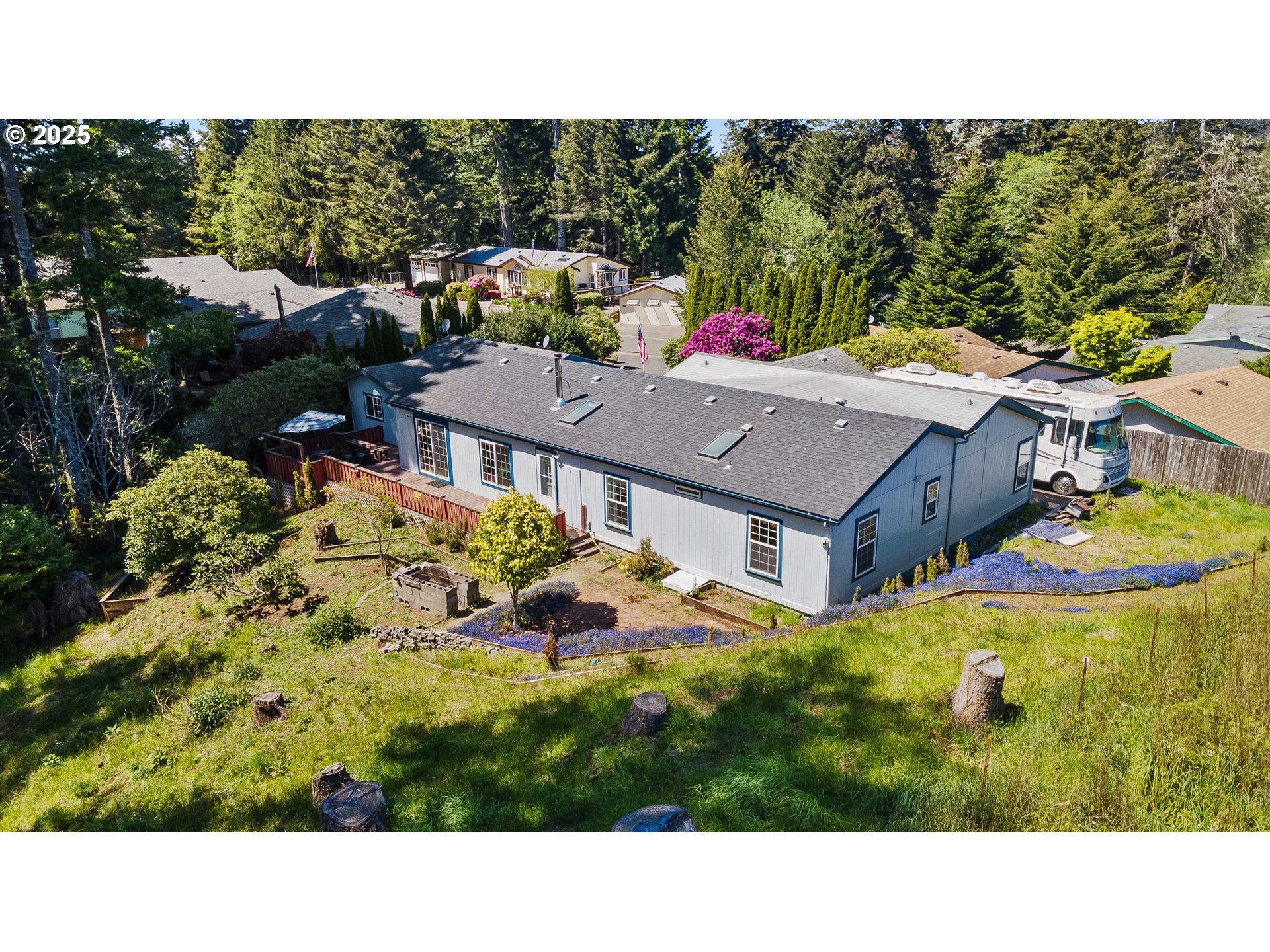 1615 Kristi Loop Lakeside, OR 97449 - Photo 32 of 38 a balcony with furniture and garden