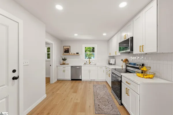 $325,000 | 207 Donaree Drive, Anderson, SC 29625