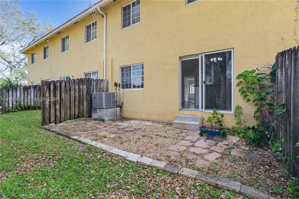 $449,000 | 330 Southwest 2nd Avenue, Unit 3, Hallandale Beach, FL 33009