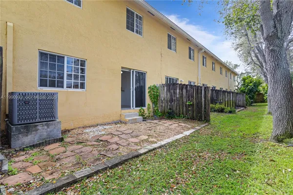 $449,000 | 330 Southwest 2nd Avenue, Unit 3, Hallandale Beach, FL 33009