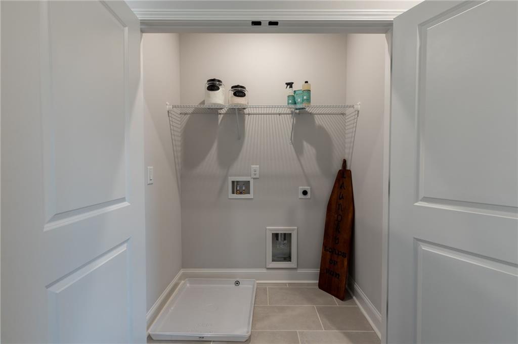 821 Cameron Trail Acworth, GA 30102 - Photo 13 of 30 a view of walk in closet