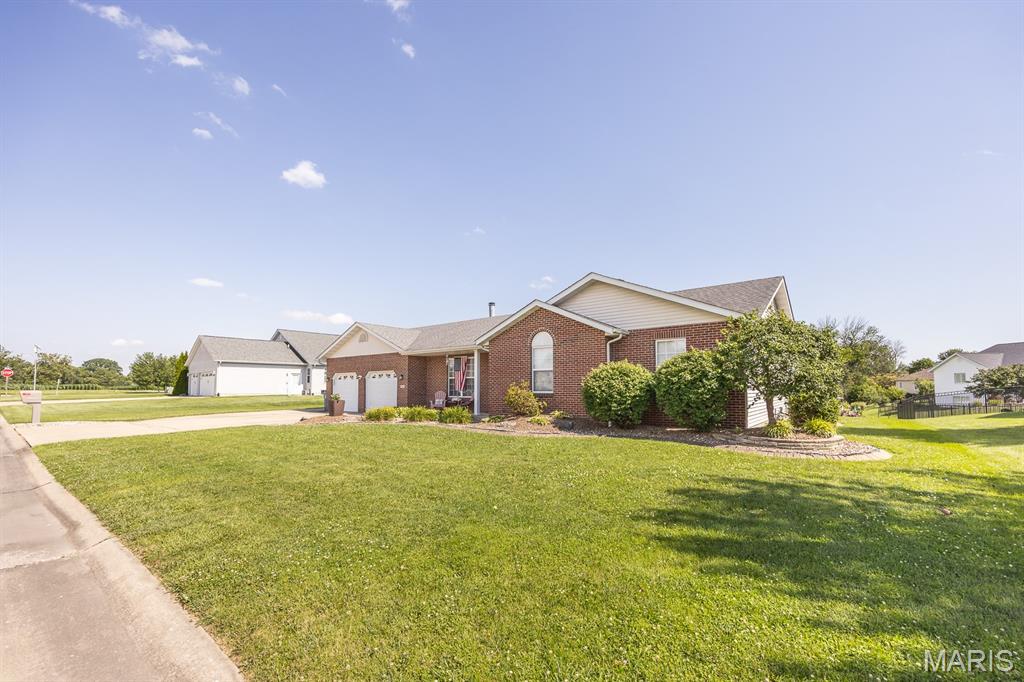 310 Coventry Way Highland, IL 62249 - Photo 4 of 29