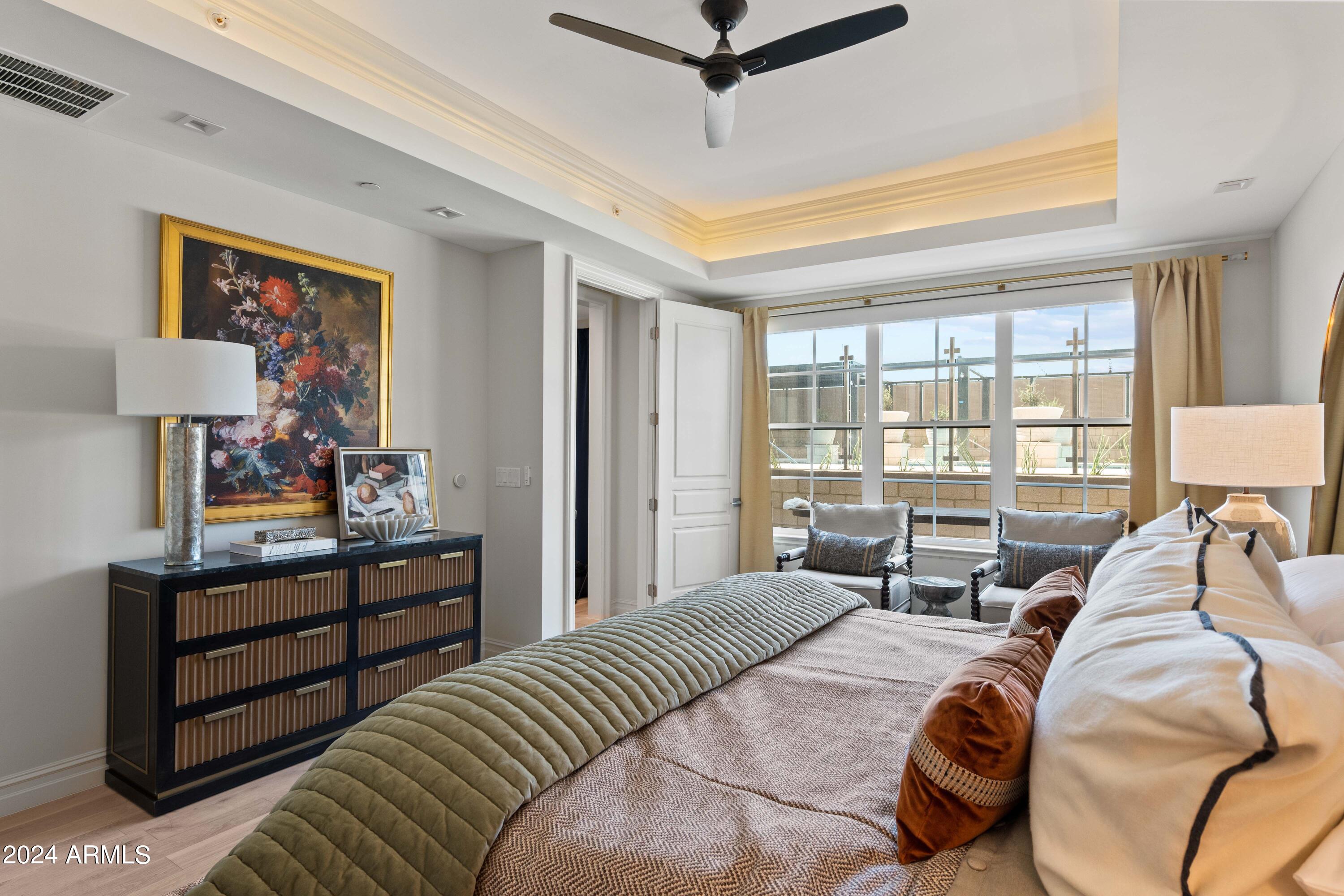 4240 East Camelback Road, Unit 508 Phoenix, AZ 85018 - Photo 20 of 27 a bedroom with a bed and a window