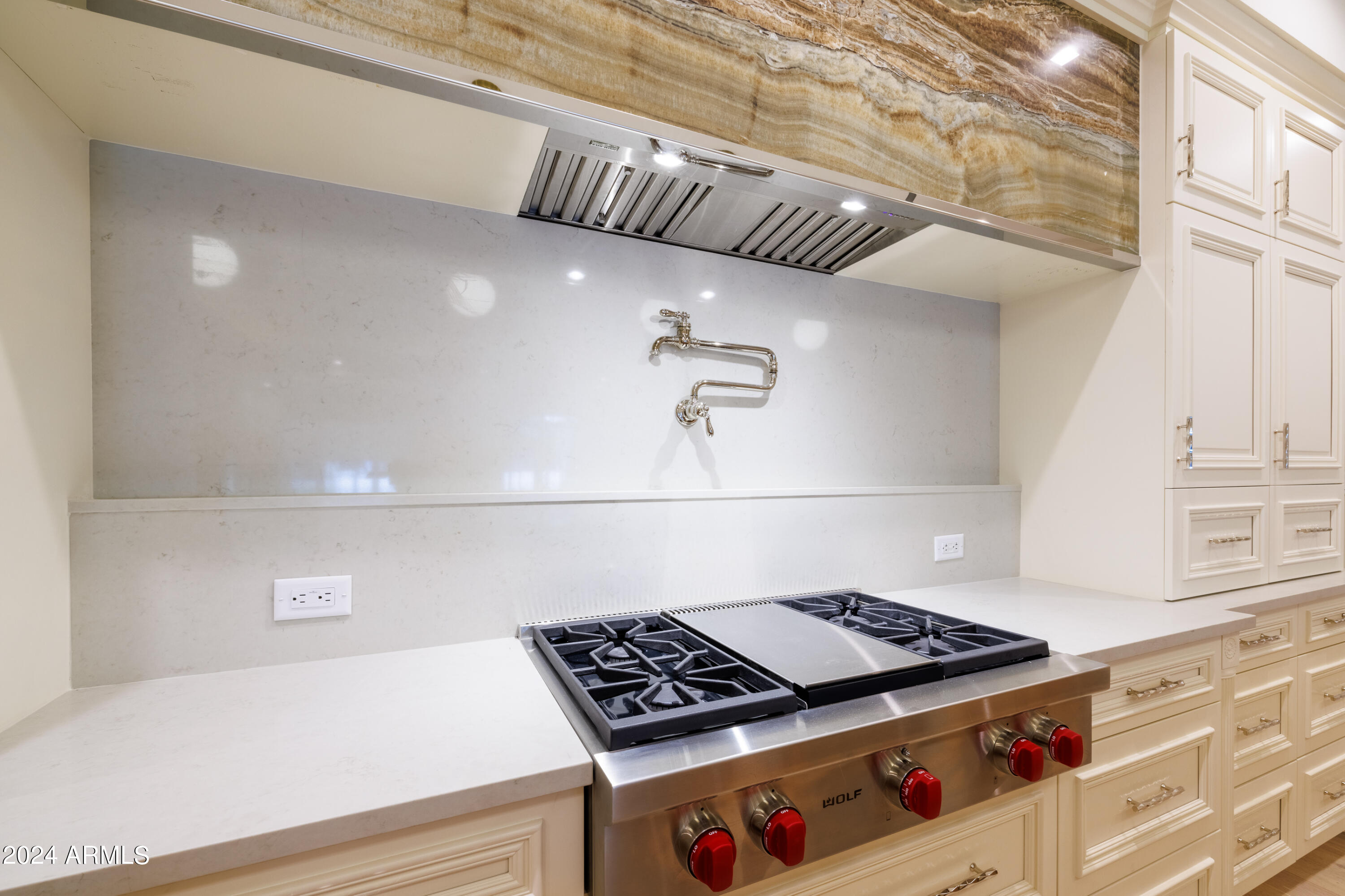 4240 East Camelback Road, Unit 508 Phoenix, AZ 85018 - Photo 5 of 27 a stove top oven sitting inside of a kitchen