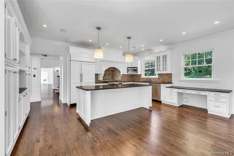 $4,850,000 | 158 East Shore Road, Huntington Bay, NY 11743