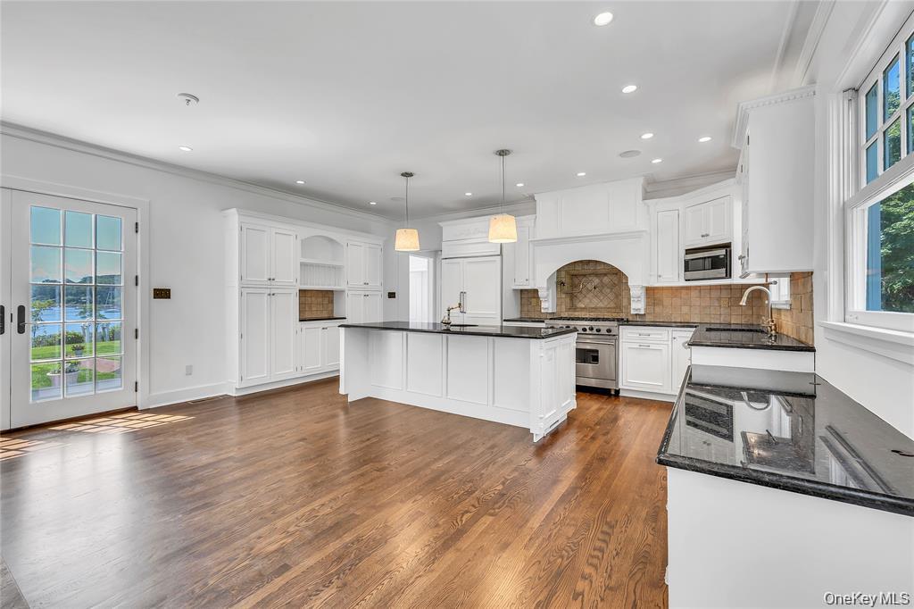 158 East Shore Road Huntington, NY 11743 - Photo 19 of 42