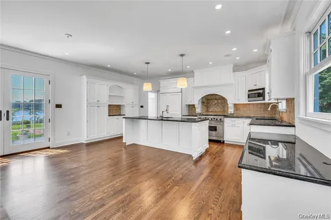 $4,850,000 | 158 East Shore Road, Huntington Bay, NY 11743