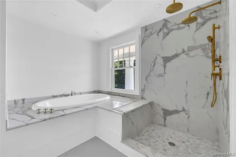 $4,850,000 | 158 East Shore Road, Huntington Bay, NY 11743